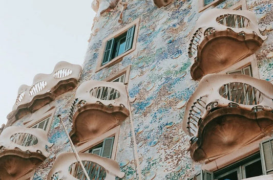 LIVING: Barcelona. The Guide